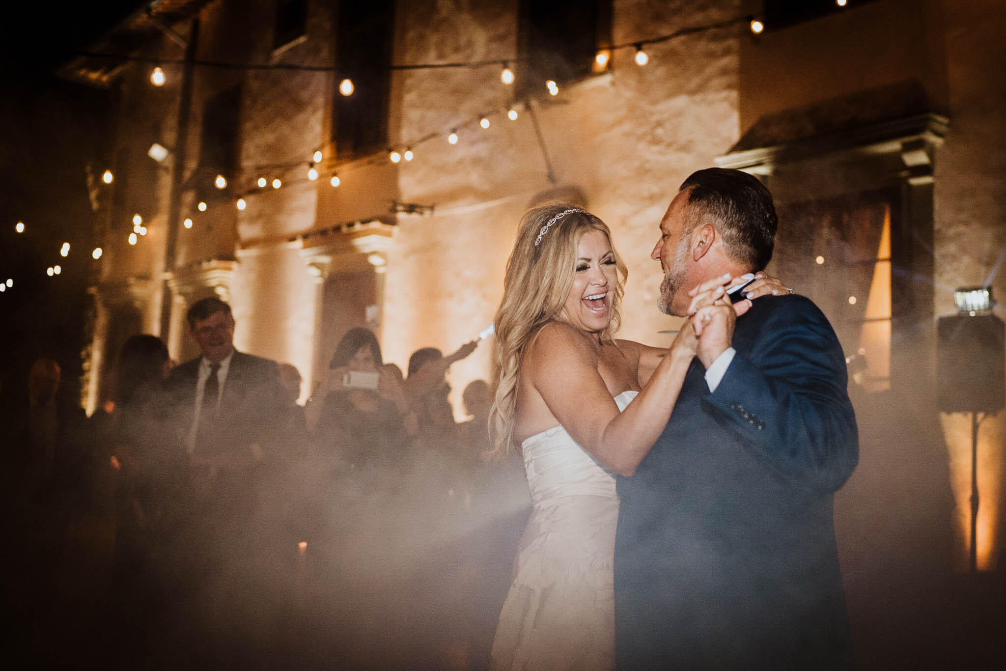 Castello vicchiomaggio wedding photography in florence firts dance 1